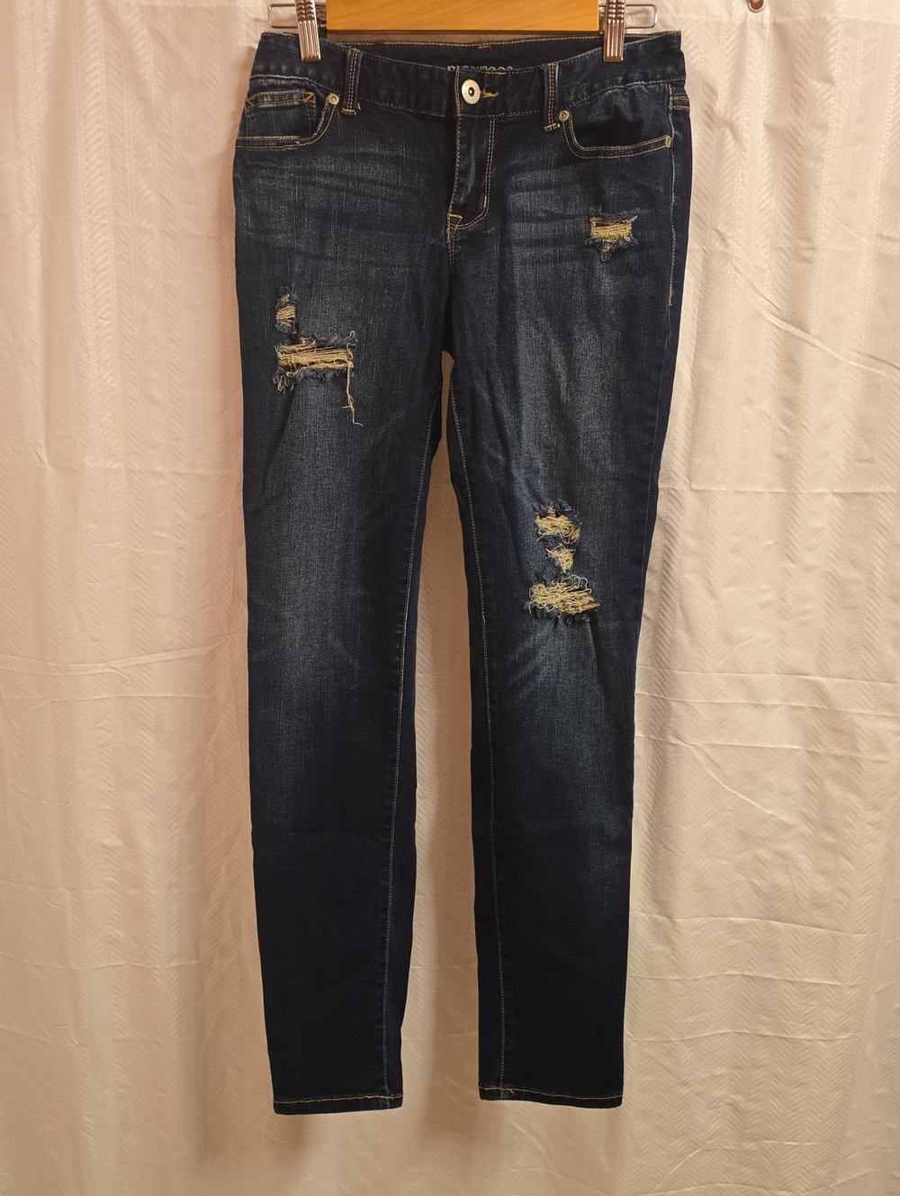 Maurices Jeans Women's Size 5/6 Blue Distressed Slim Jean Rip & Repair Rips